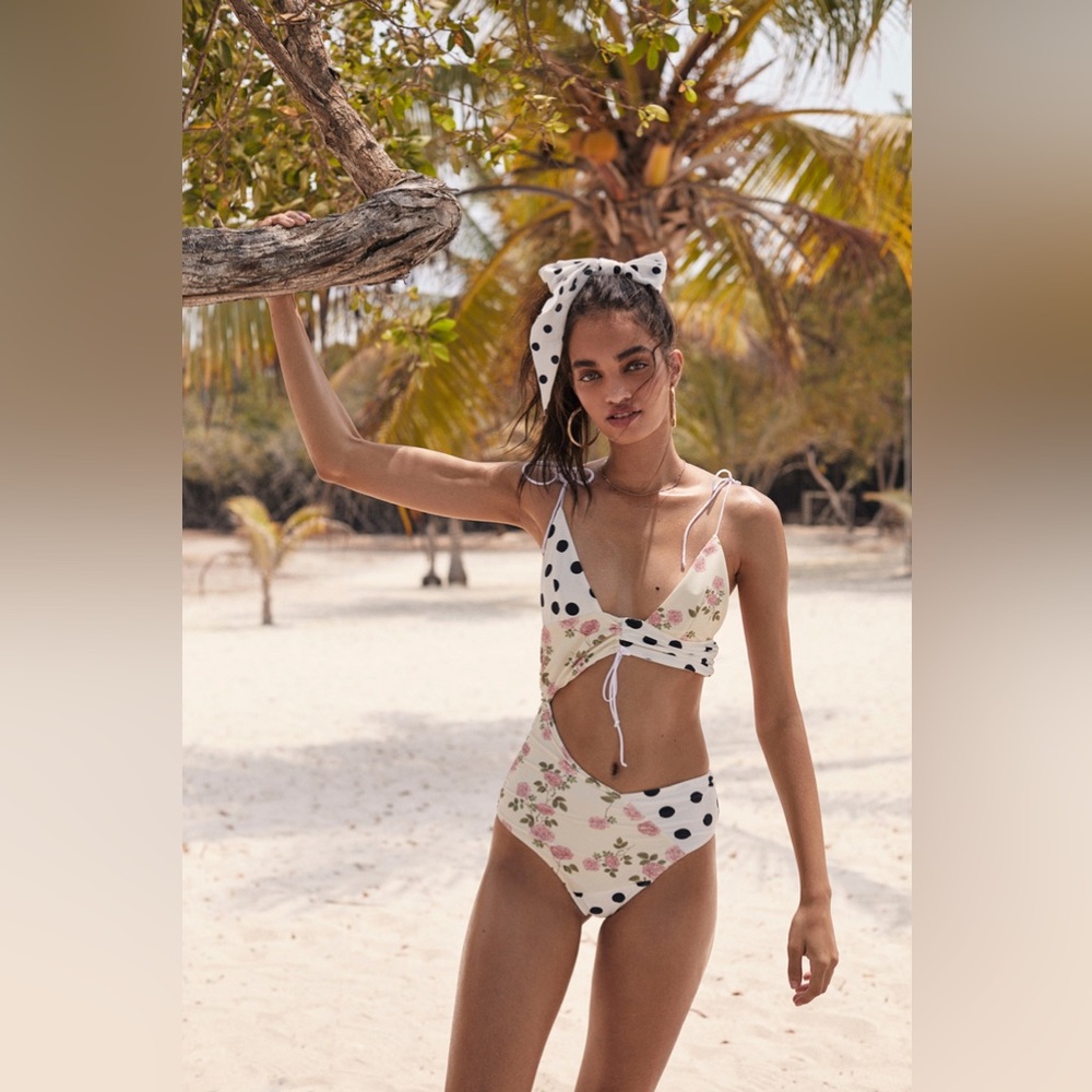 For love and lemons Neapolitan swimsuit one piece cutout sz Medium